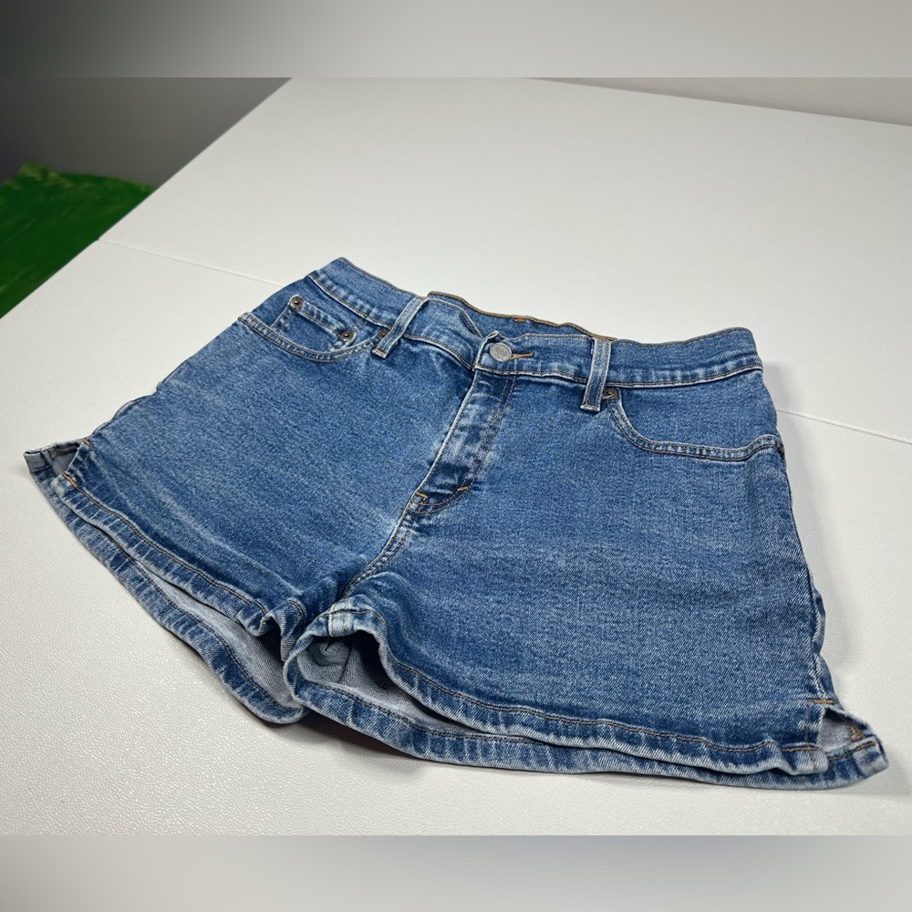 Vintage Levi’s Denim Shorts - Picture 4 of 5
